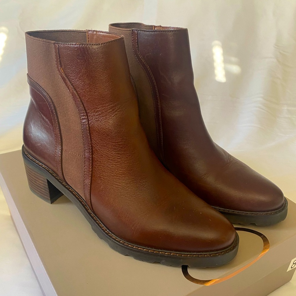 NIB Crown Vintage Leather Booties